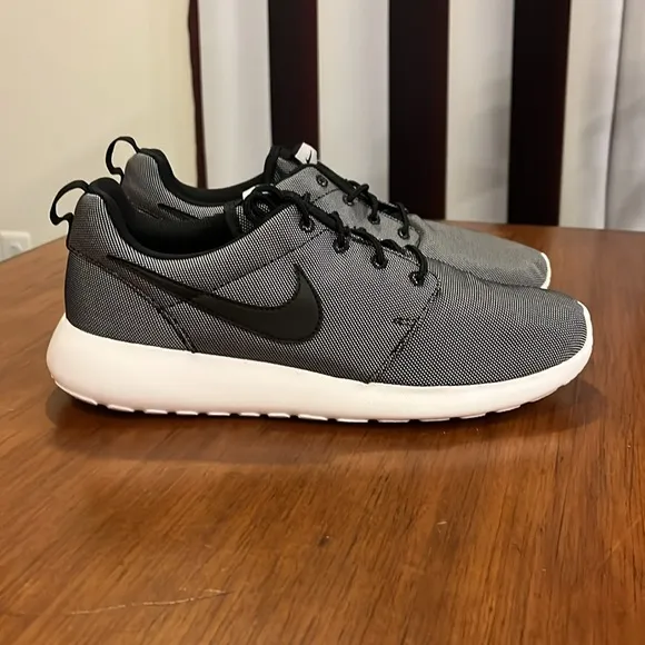 Nike Rosherun Roshe One Premium shoes sneakers new 525234 010 Mens Size 8