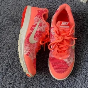 𝅺nike Running Sneaker Pink Orange Size 8