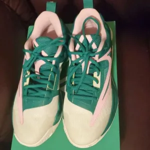 Nike sneakers men's size 9 green pink off-white Giannis Immortality 3 ba…