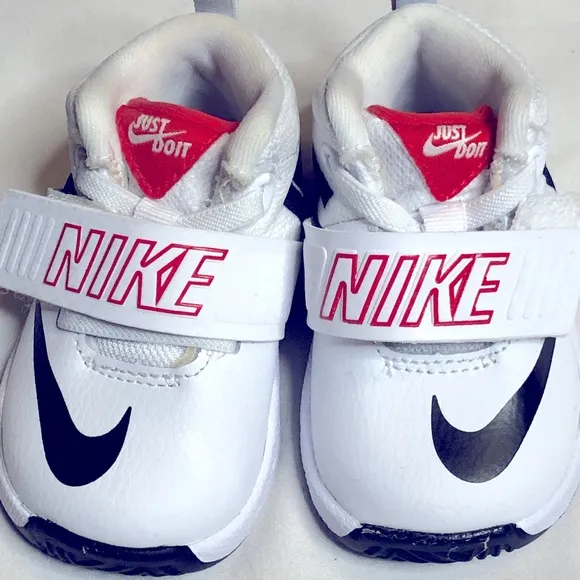 Nike Team Hustle D8 white black athletic shoes