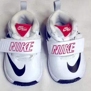 Nike Team Hustle D8 white black athletic shoes
