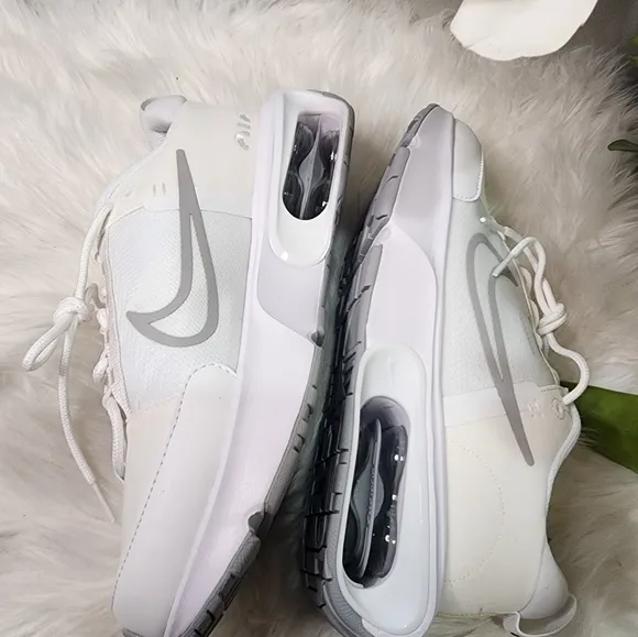 Nike Women's Air Max Interlock Shoes Sneakers new