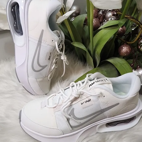 Nike Women's Air Max Interlock Shoes Sneakers new