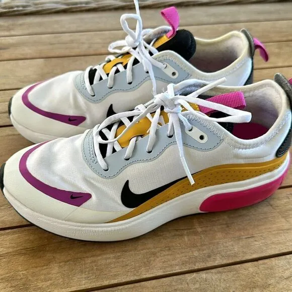 NIKE Women's Race Running Sneakers  5.5