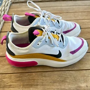 NIKE Women's Race Running Sneakers  5.5