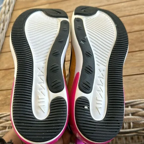 NIKE Women's Race Running Sneakers  5.5