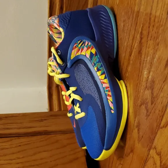 Nike Zoom Freak 4 Big Kids. Royal blue/ yellow, Kaleidoscope Athletic Shoes 6Y