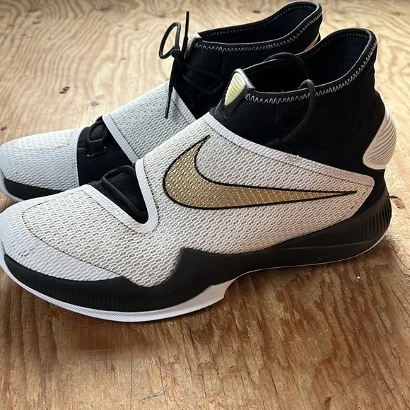 NIKE Zoom Hyperrev Black White Gold 820224-071 Basketball Shoes/Sneakers 10.5