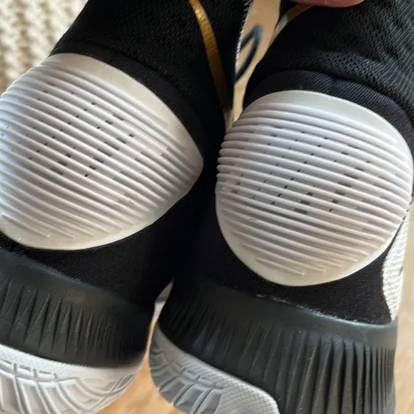 NIKE Zoom Hyperrev Black White Gold 820224-071 Basketball Shoes/Sneakers 10.5