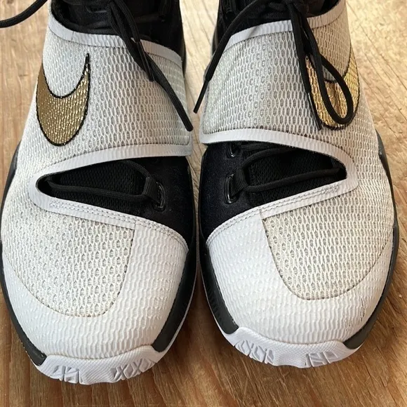 NIKE Zoom Hyperrev Black White Gold 820224-071 Basketball Shoes/Sneakers 10.5