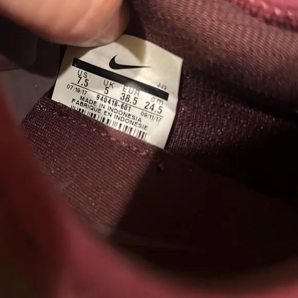 Nike Athletic Suede Shoes Size 7.5