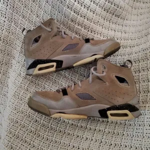 Nike Jordan Flight Club 91 Wolf Grey Athletic Shoes