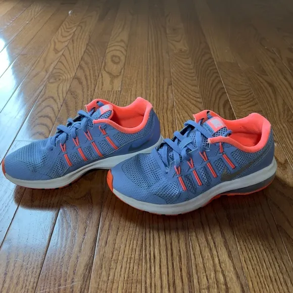 Nikes Running Shoes