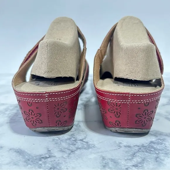 NWOB L’Artiste Spring Step Amoli Clog Red Leather Floral laser Cut Out Shoes 9.5