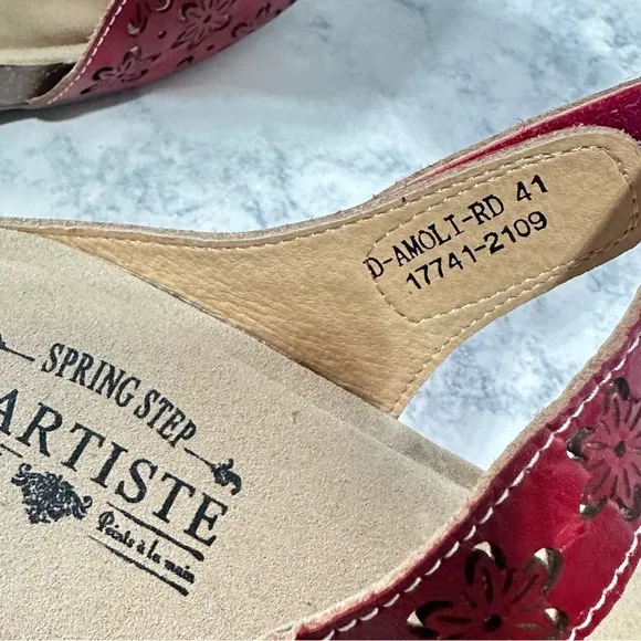 NWOB L’Artiste Spring Step Amoli Clog Red Leather Floral laser Cut Out Shoes 9.5