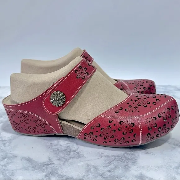 NWOB L’Artiste Spring Step Amoli Clog Red Leather Floral laser Cut Out Shoes 9.5
