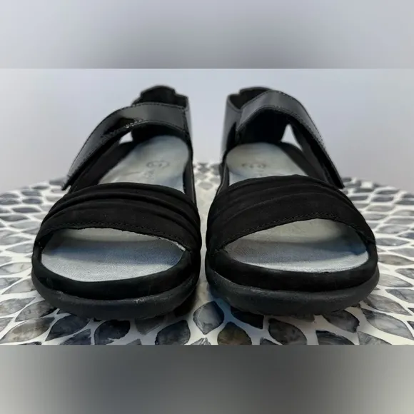 NWOB Naot Papaki Black patent leather Sandals with Adjustable Straps 6