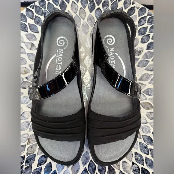 NWOB Naot Papaki Black patent leather Sandals with Adjustable Straps 6