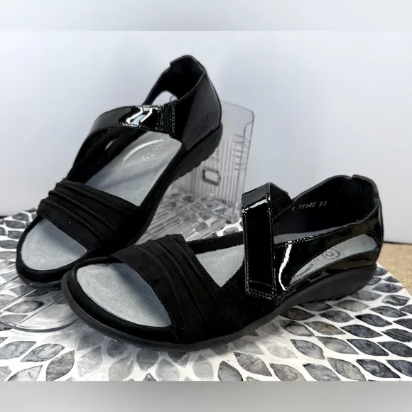 NWOB Naot Papaki Black patent leather Sandals with Adjustable Straps 6