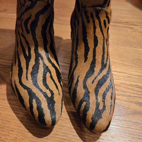 NWOB Silent D Boots Size 7 (Euro 38) Anthropologie Tinglet Kitten Heel Zebra Fur