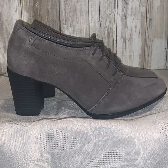 NWOT Clarks Women's Araya Hale Lace Up Shoe Grey Goat Suede Size 7