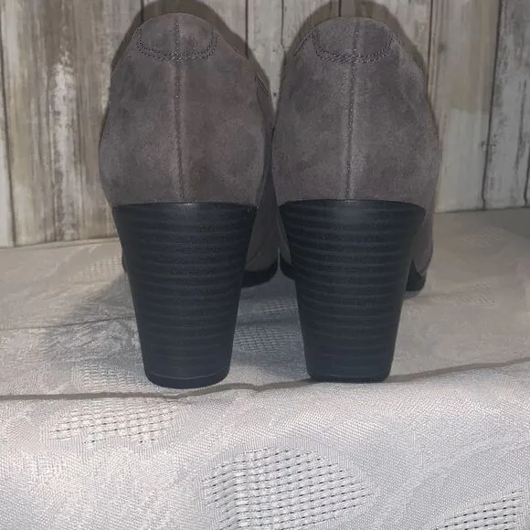 NWOT Clarks Women's Araya Hale Lace Up Shoe Grey Goat Suede Size 7