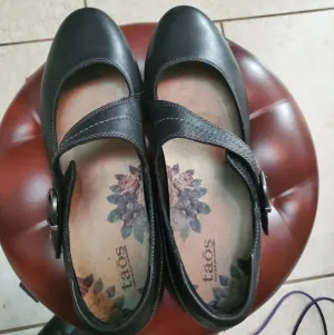 NWOT Taos Black Leather Mary Jane Shoes Size 8.5