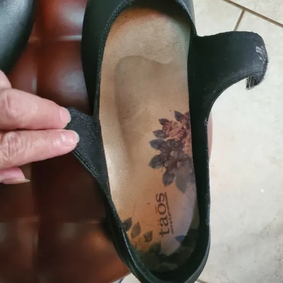 NWOT Taos Black Leather Mary Jane Shoes Size 8.5