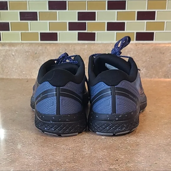 NWOT'S! SAUCONY - ISO Series, Everun Athletic Shoes- Mens 10.5 - Slightly Irreg.