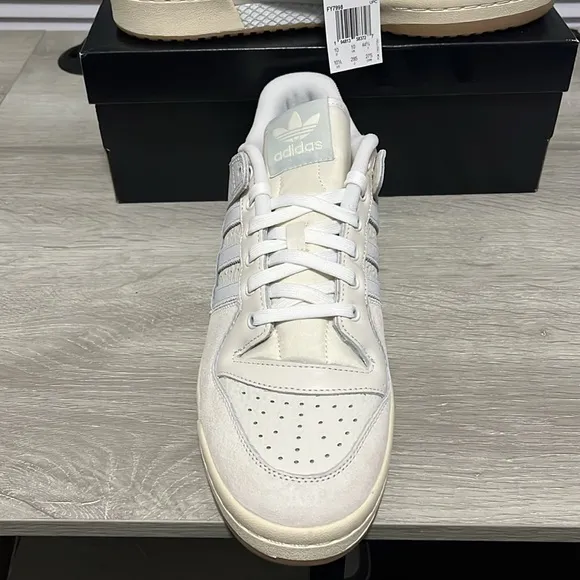 NWT Adidas Forum 84 Low ADV Men's Shoes - White/Cream - FY7998