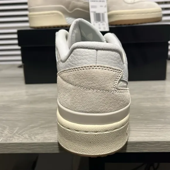 NWT Adidas Forum 84 Low ADV Men's Shoes - White/Cream - FY7998