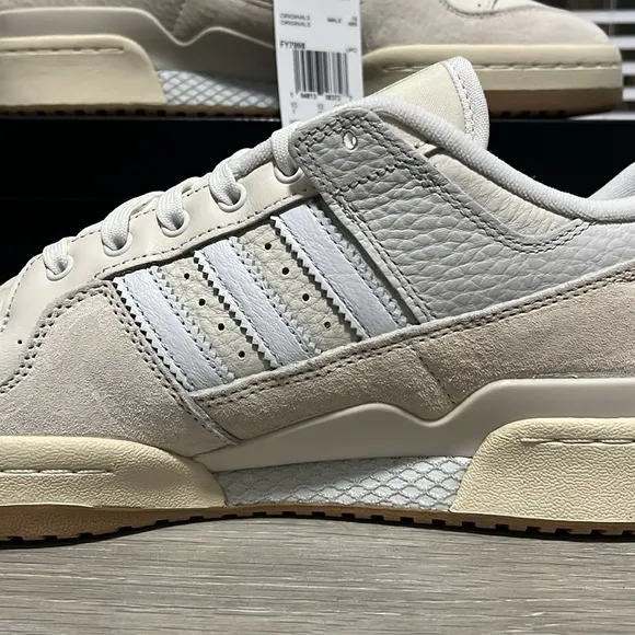 NWT Adidas Forum 84 Low ADV Men's Shoes - White/Cream - FY7998