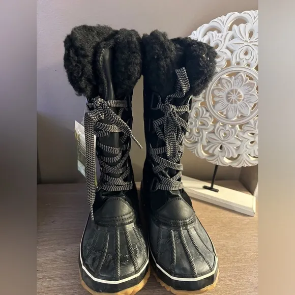NWT BearPaw Denali Boots