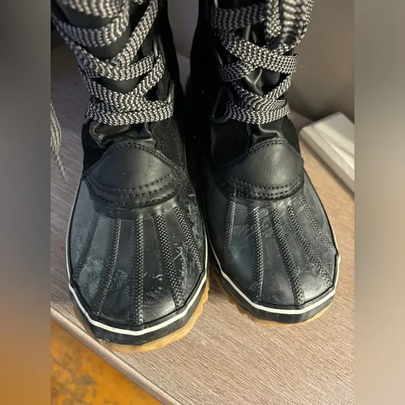 NWT BearPaw Denali Boots