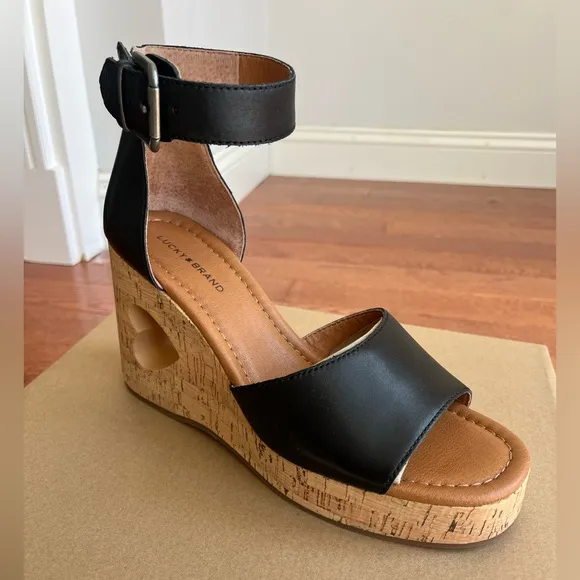 NWT LUCKY BRAND HIMMY HEART BLACK WEDGE SANDAL WEDGES WOMENS NEW IN BOX