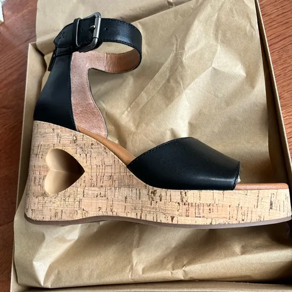 NWT LUCKY BRAND HIMMY HEART BLACK WEDGE SANDAL WEDGES WOMENS NEW IN BOX