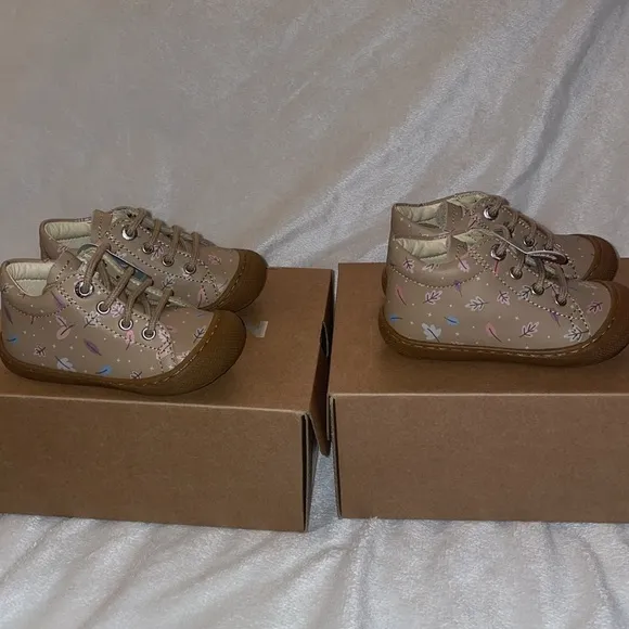 NWT NATURINO COCOON Leather first step shoes in Beige
