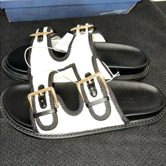 NWT Viral Target 🎯 Kylie Sandles 🤎🤍