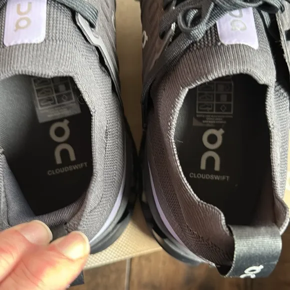 On Cloudswift 3 Womens Athletic Shoes 9 EU 40.5 Black Purple NIB