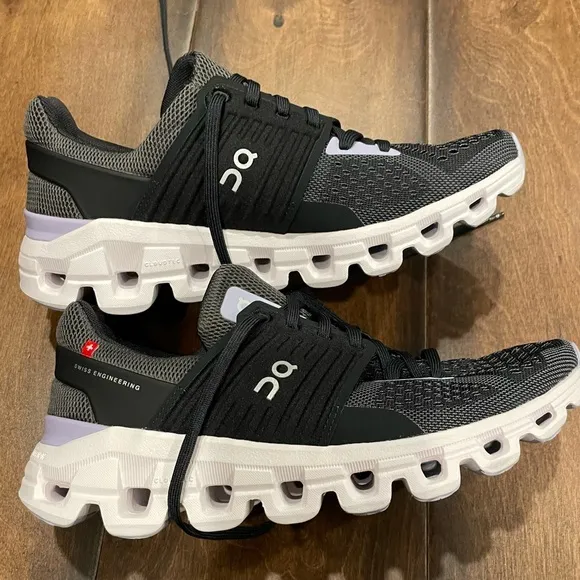 ON Clowswift running shoes NWOT