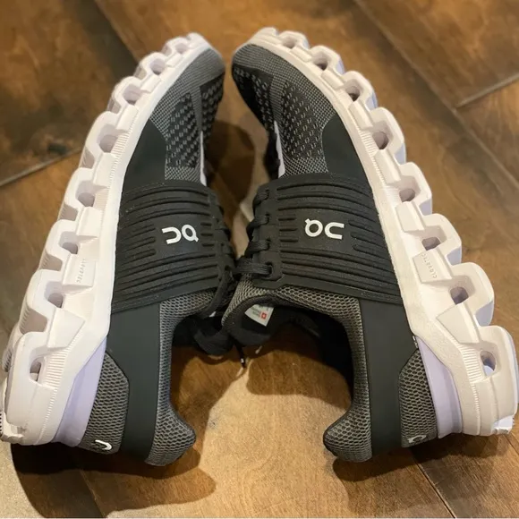 ON Clowswift running shoes NWOT