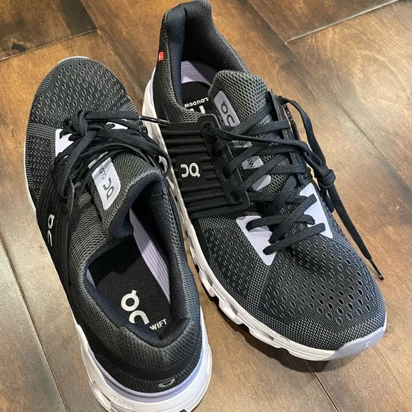 ON Clowswift running shoes NWOT