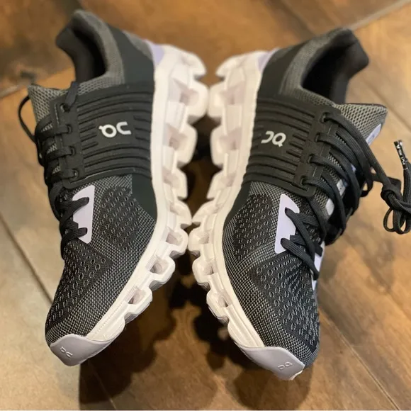 ON Clowswift running shoes NWOT