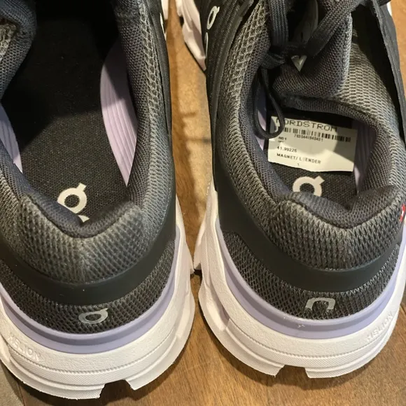 ON Clowswift running shoes NWOT
