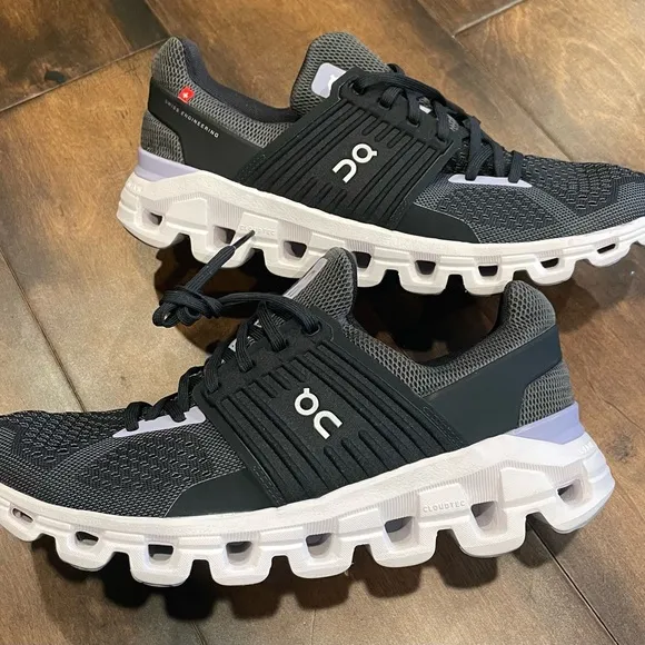ON Clowswift running shoes NWOT