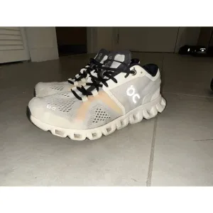On‎ Running Cloud X women’s shoes white size 6.5