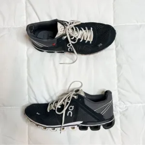 On Running Cloudflow Black &amp; White Tennis Shoes