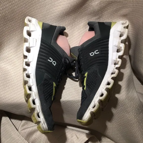 On running cloudswift men charcoal gray and yellow running shoes, 12