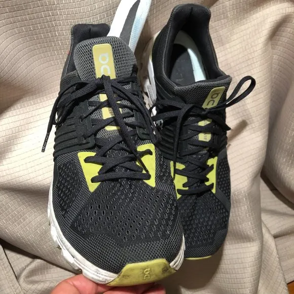 On running cloudswift men charcoal gray and yellow running shoes, 12
