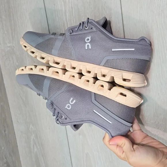 On Running Women Cloud Athletic Running Sneakers shoes sz 9.5